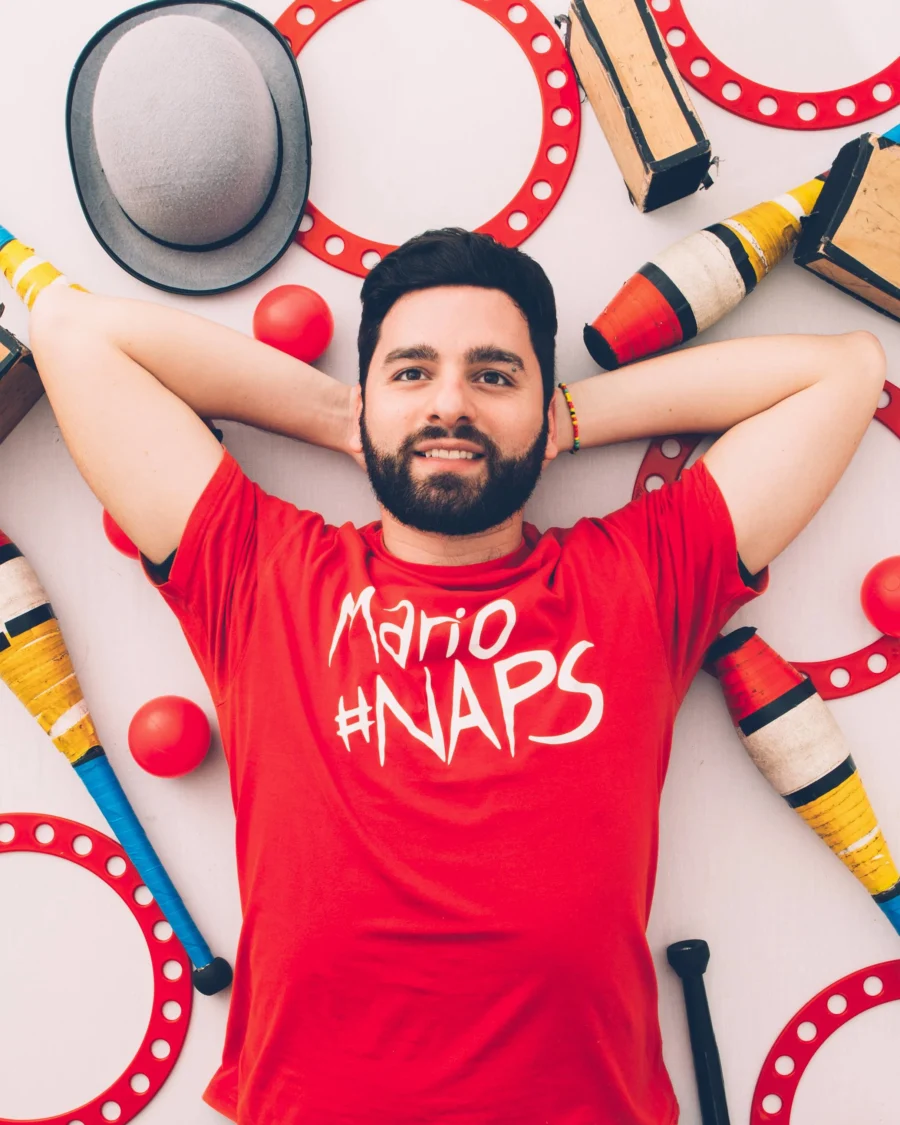 Juggler Mario Naps: “Sinapsi” – A Burst of Fun and Juggling in Campania