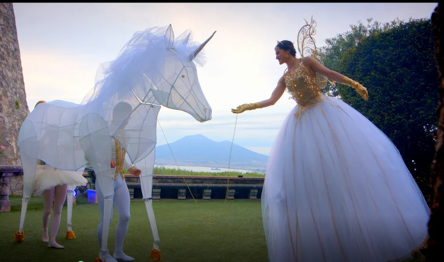 Alter_equus_Lo_Spettacolo_Onirico_con_Unicorno_gigante_Fata_ Trampoliera_0