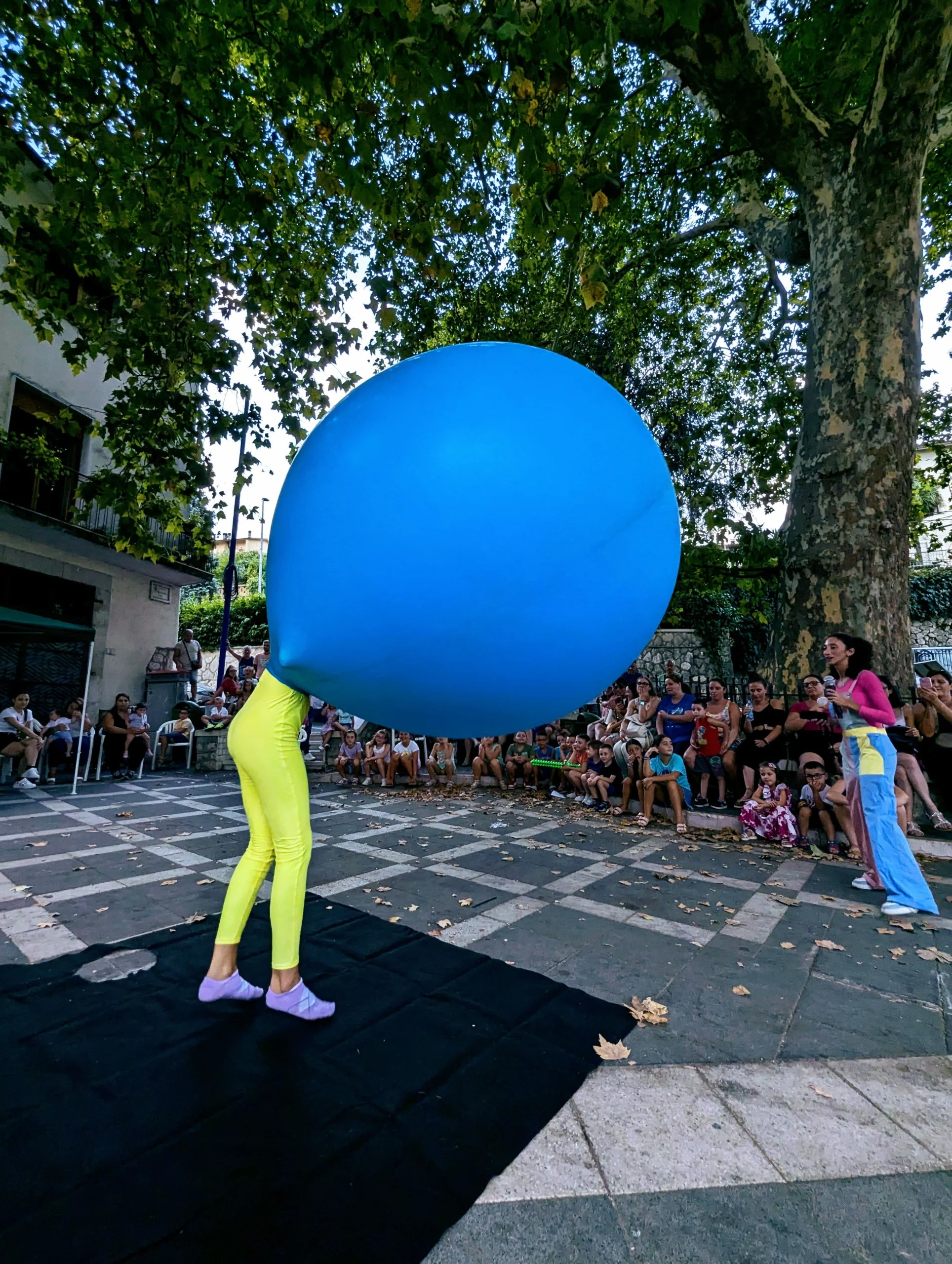 donna_nel_pallone_gigante_spettacolo_09